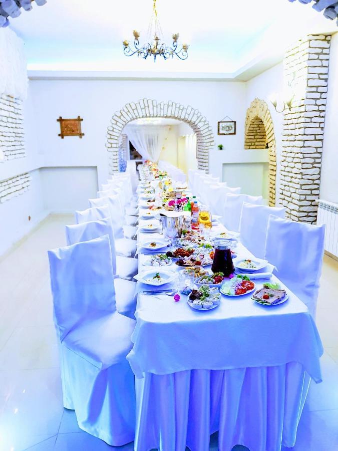Willa-Restauracja Victoria Ostrowiec Świętokrzyski Екстериор снимка