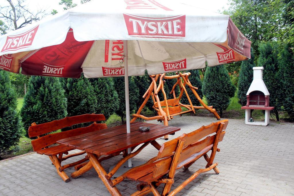 Willa-Restauracja Victoria Ostrowiec Świętokrzyski Екстериор снимка